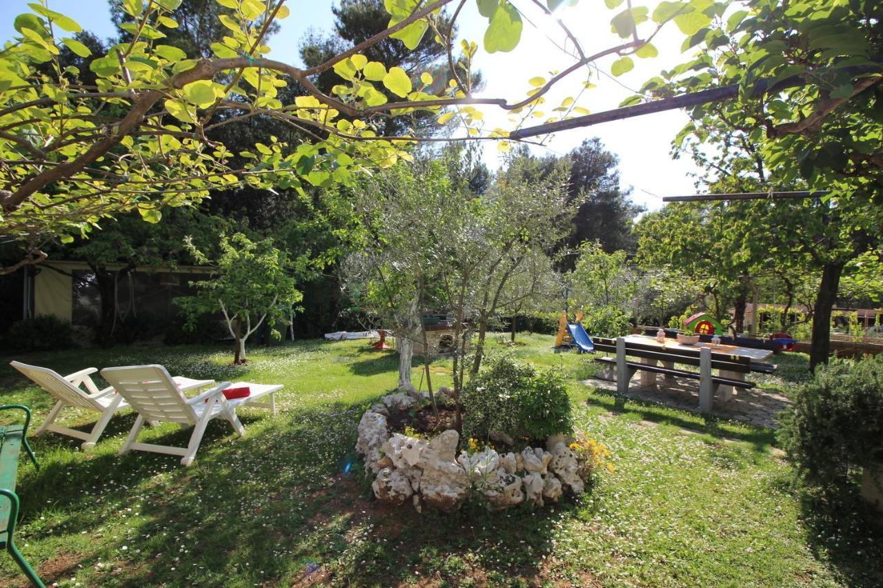 Modern Apartment Sabina With Nice Garden 포레치 외부 사진