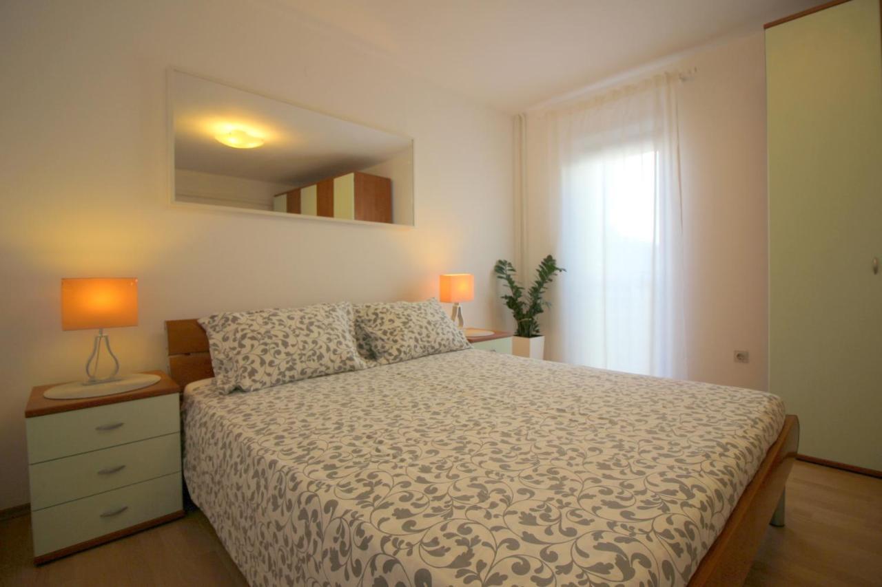 Modern Apartment Sabina With Nice Garden 포레치 외부 사진