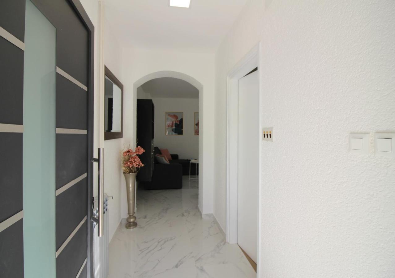 Modern Apartment Sabina With Nice Garden 포레치 외부 사진