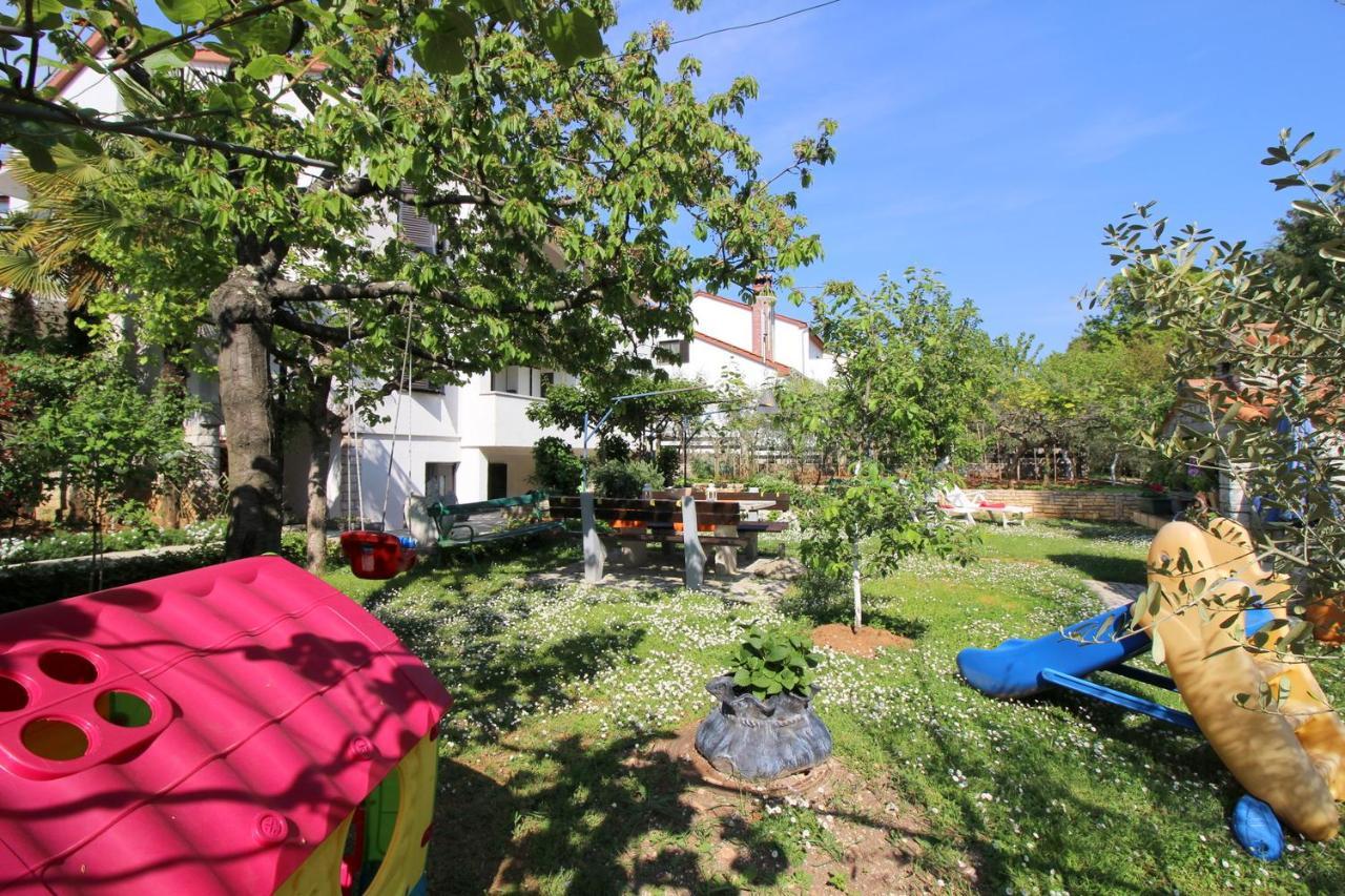 Modern Apartment Sabina With Nice Garden 포레치 외부 사진