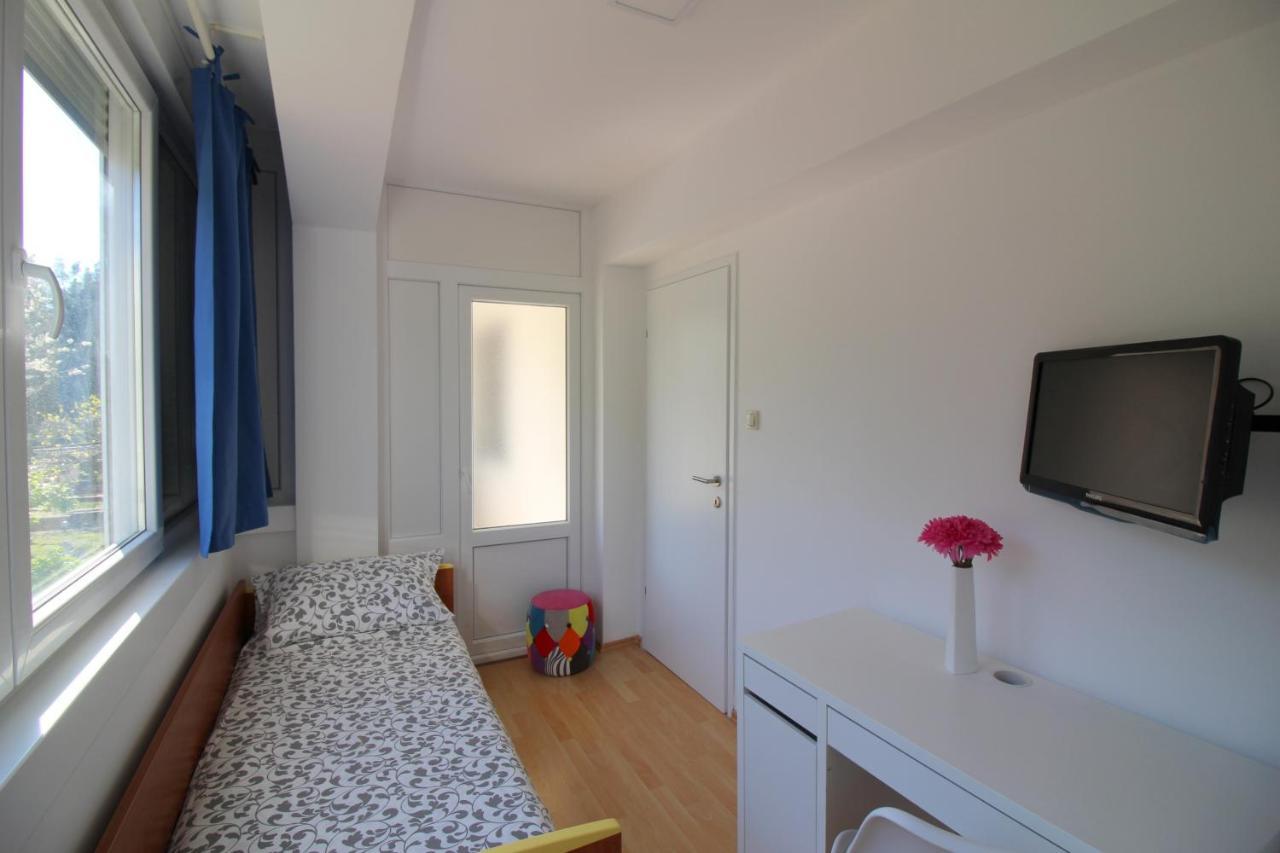 Modern Apartment Sabina With Nice Garden 포레치 외부 사진