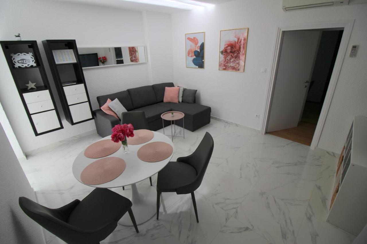 Modern Apartment Sabina With Nice Garden 포레치 외부 사진